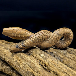 Teak Kuripe - Sacred Snake - handcrafted rapé self-applicator - side view craftsmanship Teak Kuripe - Sacred Snake - handcrafted rapé self-applicator - side view craftsmanship
