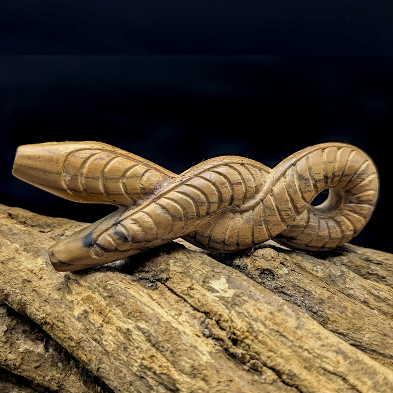 Teak Kuripe - Sacred Snake - handcrafted rapé self-applicator - side view craftsmanship Teak Kuripe - Sacred Snake - handcrafted rapé self-applicator - side view craftsmanship